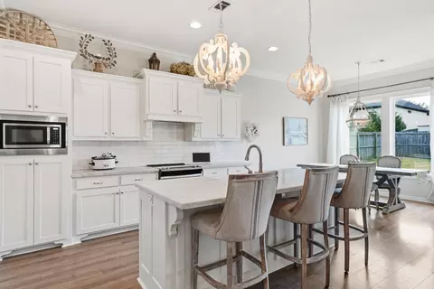 Kitchen - 5709 Red Leaf Dr, Benton, AR 72019 photo 3 of 7