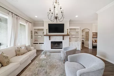 Living - 5709 Red Leaf Dr, Benton, AR 72019 photo 4 of 5