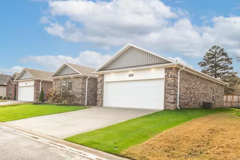 Exterior - 921 Villa Vista Loop, Cabot, AR 72023 photo 3 of 5