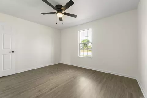 Bedroom - 315 Lamplighter Dr, Haskell, AR 72015 photo 6 of 10