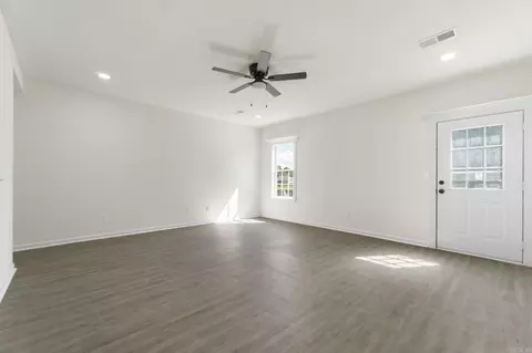 Living - 315 Lamplighter Dr, Haskell, AR 72015 photo 4 of 7