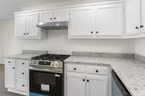 Kitchen - 315 Lamplighter Dr, Haskell, AR 72015 photo 3 of 3