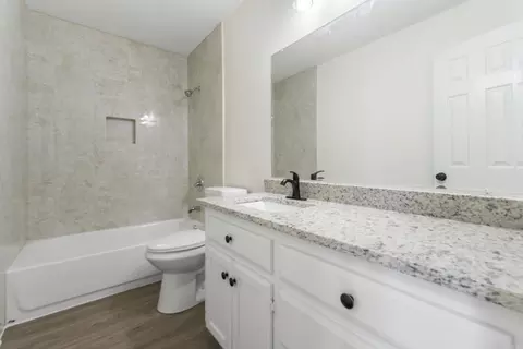 Bath - 315 Lamplighter Dr, Haskell, AR 72015 photo 4 of 4