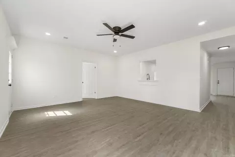 Living - 315 Lamplighter Dr, Haskell, AR 72015 photo 2 of 7