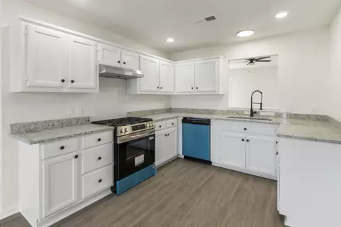 Kitchen - 315 Lamplighter Dr, Haskell, AR 72015 photo 2 of 3