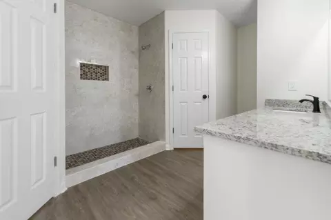 Bath - 315 Lamplighter Dr, Haskell, AR 72015 photo 1 of 4