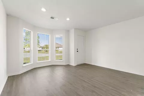 Living - 315 Lamplighter Dr, Haskell, AR 72015 photo 6 of 7