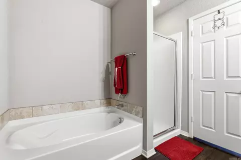 Bath - 1089 Meadows Edge Dr, Alexander, AR 72002 photo 1 of 3