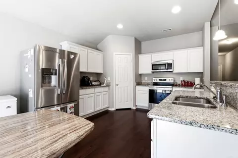 Kitchen - 1089 Meadows Edge Dr, Alexander, AR 72002 photo 2 of 3