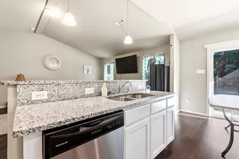 Kitchen - 1089 Meadows Edge Dr, Alexander, AR 72002 photo 3 of 3