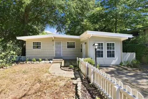 27 Greenway Dr, Little Rock, AR 72209