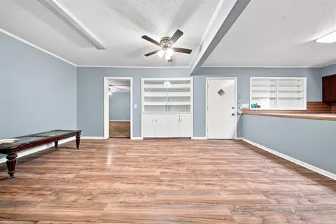 Living - 115 Crouch, Benton, AR 72019 photo 7 of 12