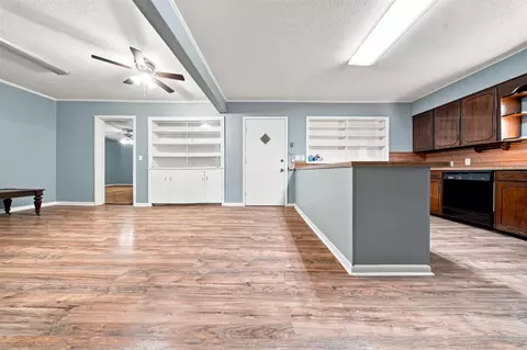 Living - 115 Crouch, Benton, AR 72019 photo 5 of 12