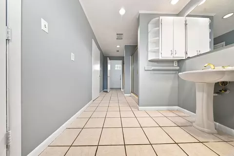 Entry Way - 115 Crouch, Benton, AR 72019 photo 2 of 5