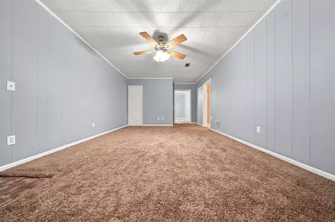 Living - 115 Crouch, Benton, AR 72019 photo 11 of 12