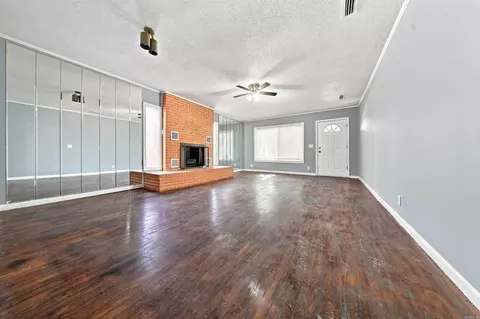 Living - 115 Crouch, Benton, AR 72019 photo 4 of 12