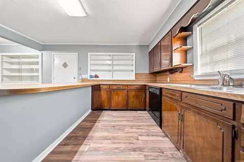 Kitchen - 115 Crouch, Benton, AR 72019 photo 1 of 2