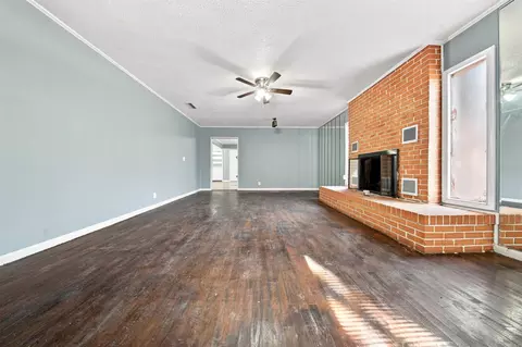 Living - 115 Crouch, Benton, AR 72019 photo 2 of 12