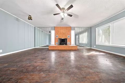 Living - 115 Crouch, Benton, AR 72019 photo 3 of 12