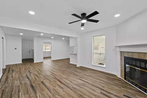 Living - 51 Wagner St, Bryant, AR 72022 photo 3 of 5