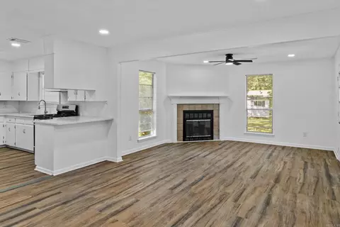 Living - 51 Wagner St, Bryant, AR 72022 photo 1 of 5