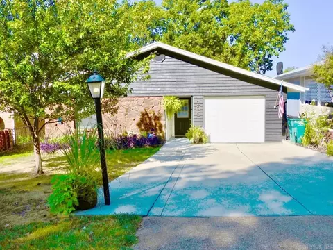 205 S Nightingale Dr, Horseshoe Bend, AR 72512