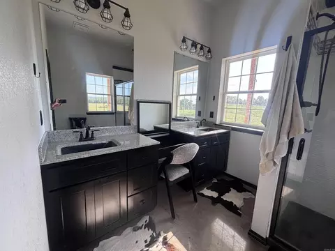 Bath - 2494 Ember Rd, Lamar, AR 72846 photo 3 of 8