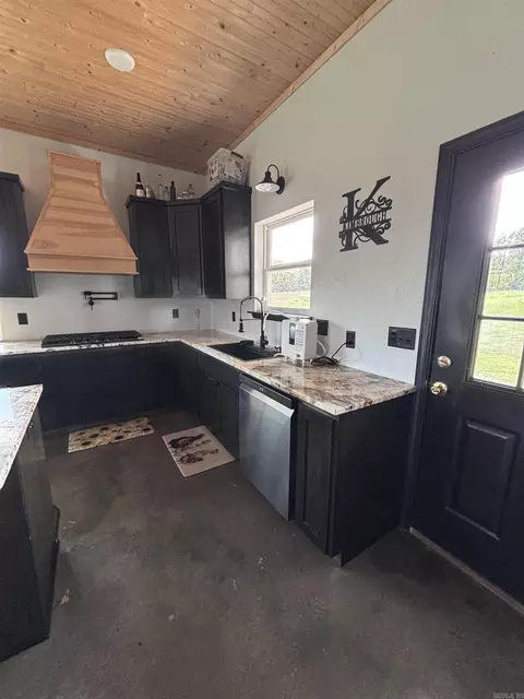 Kitchen - 2494 Ember Rd, Lamar, AR 72846 photo 2 of 4