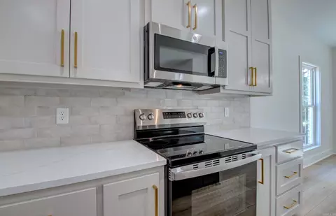 Kitchen - 215 Apollo Way, Benton, AR 72015 photo 7 of 7