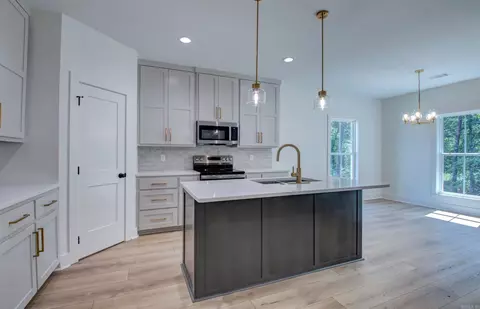Kitchen - 215 Apollo Way, Benton, AR 72015 photo 1 of 7
