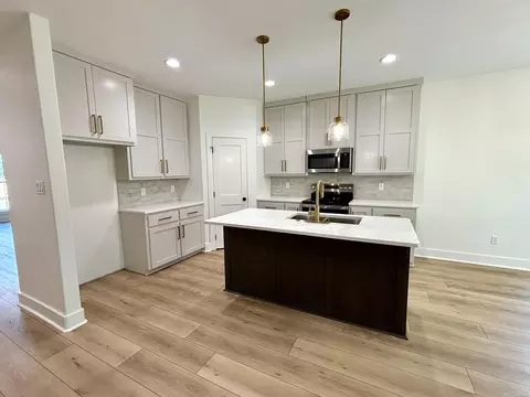 Kitchen - 215 Apollo Way, Benton, AR 72015 photo 1 of 2