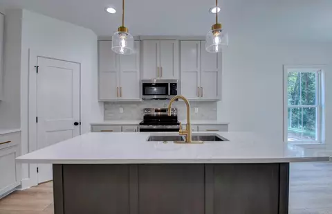 Kitchen - 215 Apollo Way, Benton, AR 72015 photo 2 of 7