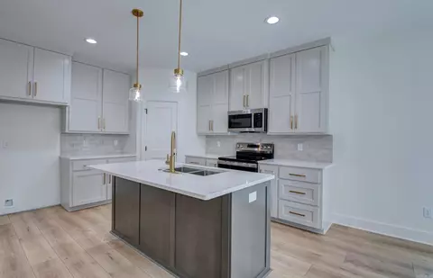 Kitchen - 215 Apollo Way, Benton, AR 72015 photo 3 of 7