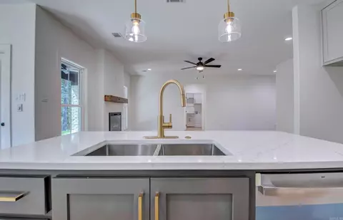 Kitchen - 215 Apollo Way, Benton, AR 72015 photo 6 of 7