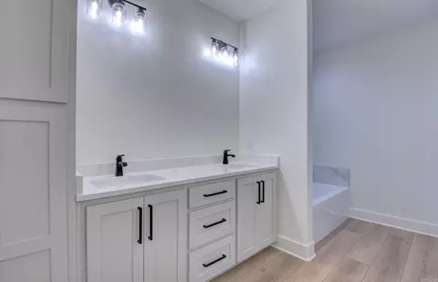Bath - 215 Apollo Way, Benton, AR 72015 photo 3 of 4