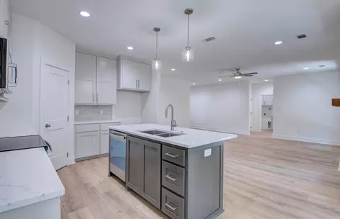 Kitchen - 217 Apollo Way, Benton, AR 72015 photo 5 of 8