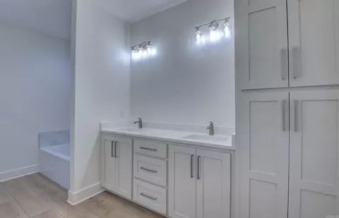 Bath - 217 Apollo Way, Benton, AR 72015 photo 3 of 5