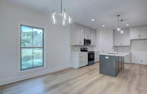 Kitchen - 217 Apollo Way, Benton, AR 72015 photo 8 of 8