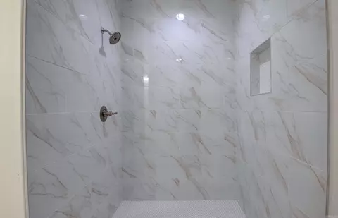 Bath - 217 Apollo Way, Benton, AR 72015 photo 4 of 5
