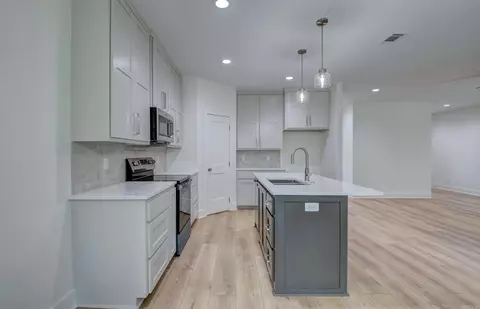 Kitchen - 217 Apollo Way, Benton, AR 72015 photo 4 of 8
