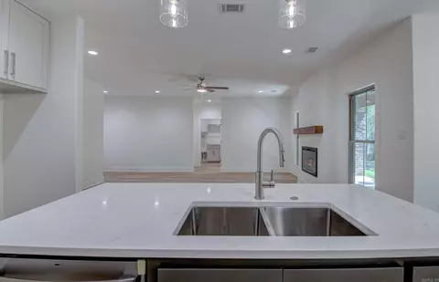 Kitchen - 217 Apollo Way, Benton, AR 72015 photo 6 of 8