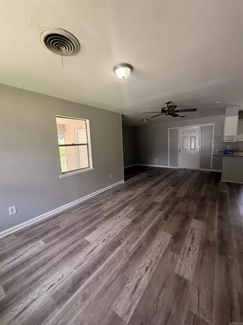 Living - 1201 S Utah St, Pine Bluff, AR 71601 photo 1 of 2