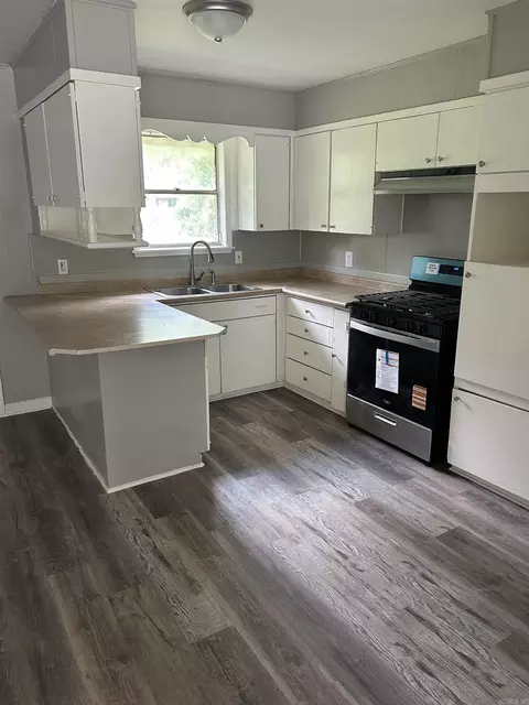 Kitchen - 1201 S Utah St, Pine Bluff, AR 71601 photo 4 of 5