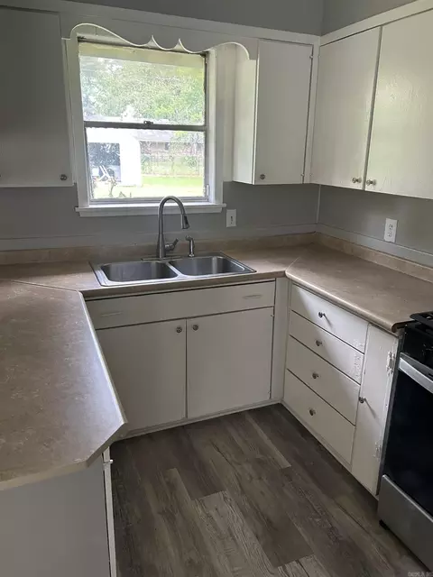 Kitchen - 1201 S Utah St, Pine Bluff, AR 71601 photo 2 of 5