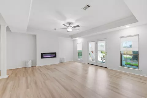 Living - 431 Bernard Dr, Conway, AR 72032 photo 4 of 6