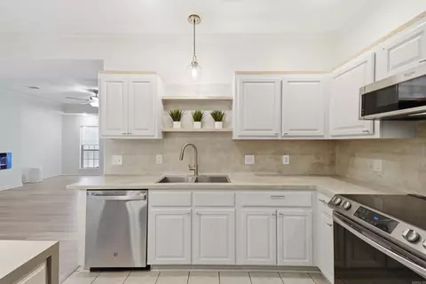 Kitchen - 431 Bernard Dr, Conway, AR 72032 photo 3 of 5