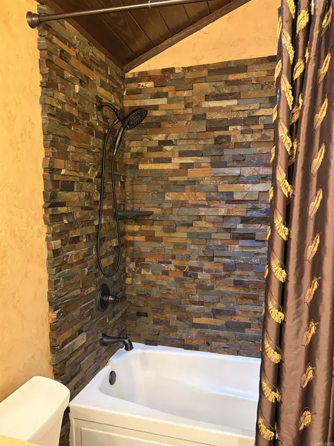 Bath - 138 Silver Point Dr #14 D, Mount Ida, AR 71957 photo 6 of 8