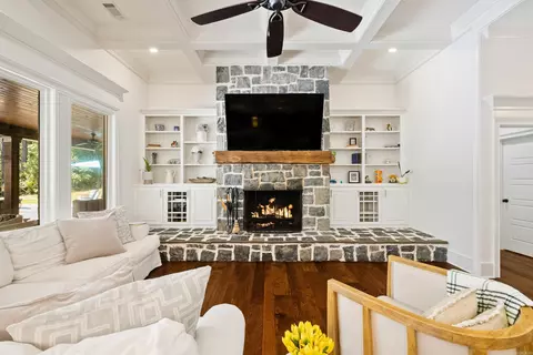 Living - 9601 Highway 35, Benton, AR 72015 photo 1 of 2