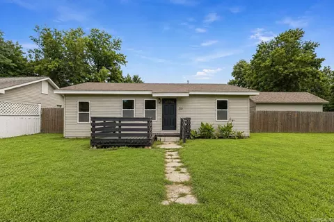 219 2nd St, North Little Rock, AR 72117