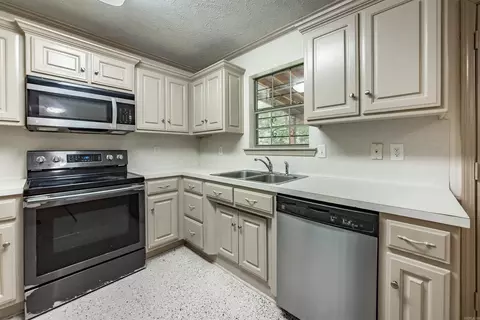 Kitchen - 1610 Cajun Cv, Cabot, AR 72023 photo 3 of 3